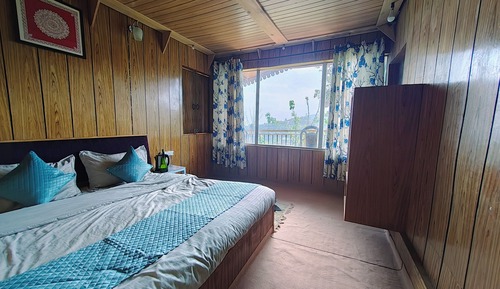 Basic Double Room, Balcony, Mountain View