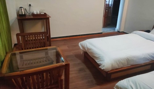 Habitación clásica con 1 cama doble o 2 individuales, vistas a la montaña