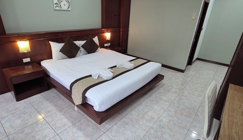 Deluxe Double Room (with balcony and with window)