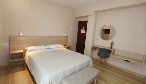 Habitación estándar con 1 cama doble o 2 individuales