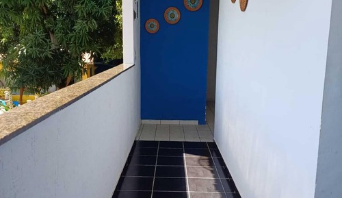 Habitación básica con 2 camas individuales