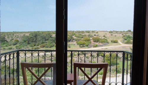Habitación triple, balcón, vistas parciales al mar