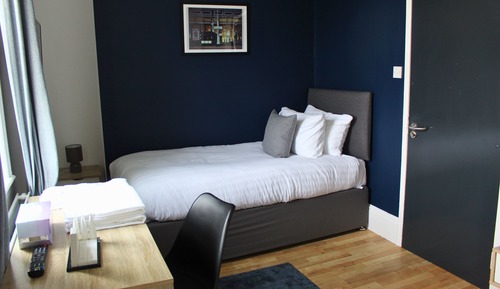 Habitación con 2 camas individuales