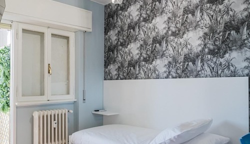 Habitación con 1 cama doble o 2 individuales, balcón, vistas a la ciudad