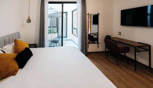 Habitación básica, patio