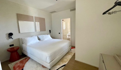 Suite junior, vistas parciales al mar