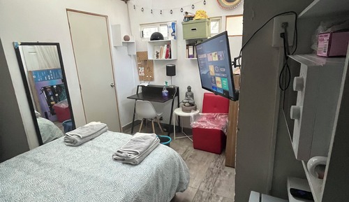 Estudio básico, balcón