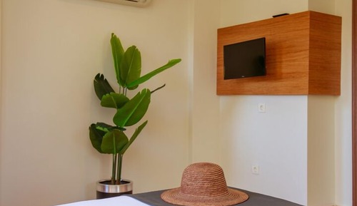 Habitación triple Confort, balcón, vistas a la piscina