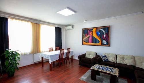 Apartamento, 4 habitaciones, balcón, vistas al mar