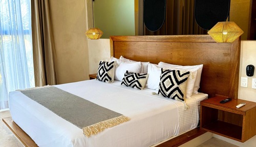 Habitación junior, 1 cama de matrimonio grande, vistas al patio