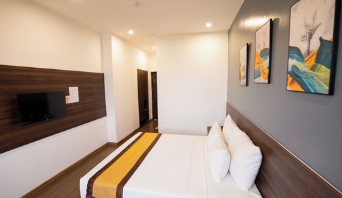Habitación superior, 1 cama de matrimonio grande, vistas a la ciudad