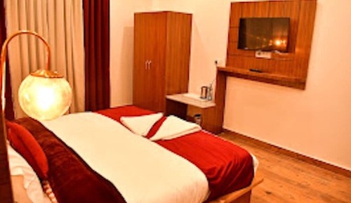 Family Double or Twin Room, Multiple Beds, Housekeeping, Mountain View