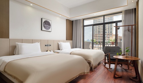 Elite Studio Suite, Hill View