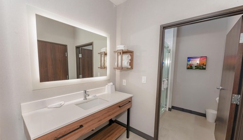 Habitación, 1 cama de matrimonio grande, frigorífico y microondas