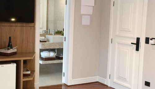 Apartamento Master com Varanda, Vista, Banheira de Hidromassagem e Cama King