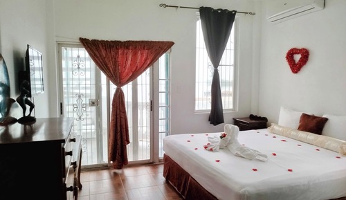 Apartamento familiar, varias camas, cocina, mirando al mar