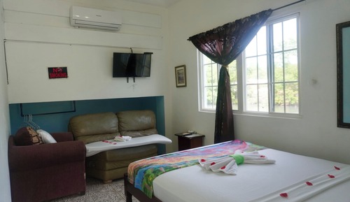 Estudio estándar, 1 cama de matrimonio, frigorífico y microondas, junto a la piscina