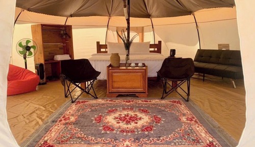 Tienda estándar, 1 cama de matrimonio grande, baño privado, vistas al valle