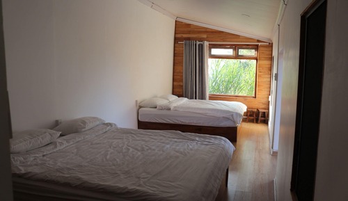 Chalet familiar, varias camas, baño privado, vistas al valle