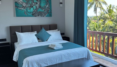 Habitación Confort doble, balcón, vistas parciales al mar