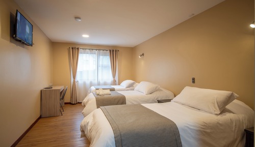 Habitación triple, vistas a la ciudad