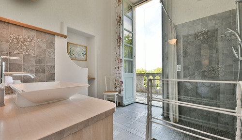 Habitación estándar doble, baño privado, vistas al parque (Jasmin)