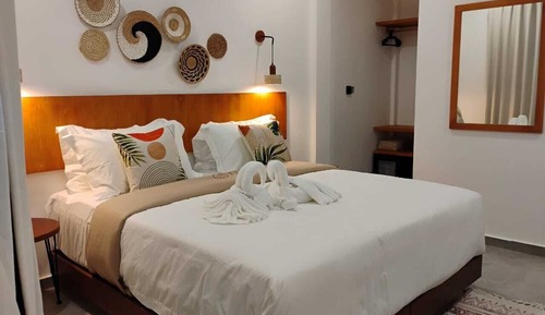 Habitación estándar con 1 cama doble o 2 individuales, baño privado