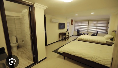 Habitación superior con 1 cama doble o 2 individuales, vistas a la ciudad