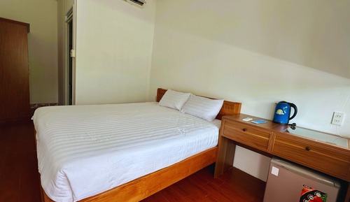 Habitación estándar doble, 1 cama de matrimonio grande, vistas a la ciudad