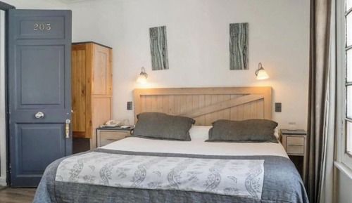 Habitación superior, 1 cama de matrimonio grande, no fumadores, baño privado