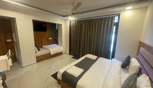 Habitación triple, vistas al río