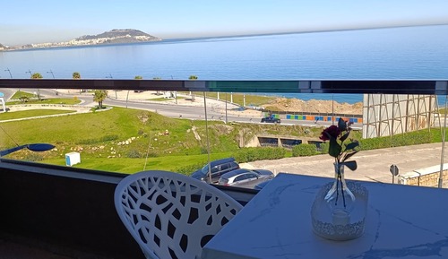 Apartamento familiar, balcón, vistas a la playa