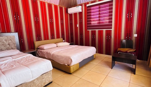 Quadruple Room, Desert View