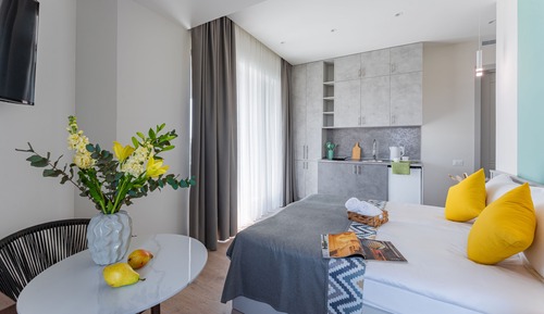 Estudio superior, 1 cama de matrimonio, lanai, vistas a la ciudad
