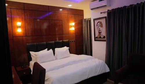 Habitación económica, balcón, vistas a la ciudad