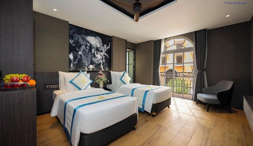 Habitación superior con 1 cama doble o 2 individuales, vistas a la ciudad
