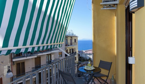 Apartamento Confort, balcón, vistas parciales al mar