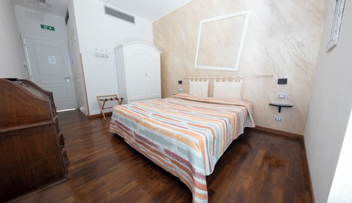 Habitación Deluxe con 1 cama doble o 2 individuales, no fumadores, baño privado