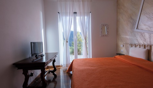 Habitación Deluxe con 1 cama doble o 2 individuales, baño privado, vistas a la colina