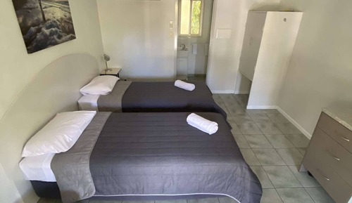 Habitación Confort con 1 cama doble o 2 individuales, vistas a la piscina