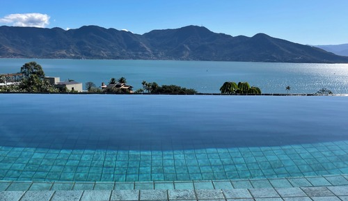 Habitación triple, vistas a la piscina