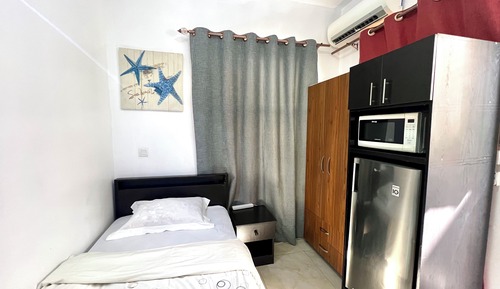 Habitación básica, microondas