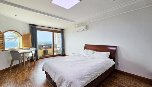 15PY Ocean Couple Room