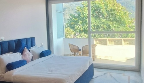 Apartamento de lujo, 2 habitaciones, balcón, vistas al río