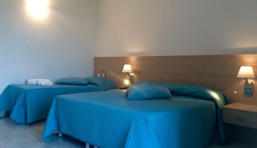 Habitación triple básica, balcón