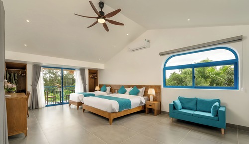 Habitación triple Grand, balcón, vistas parciales al mar