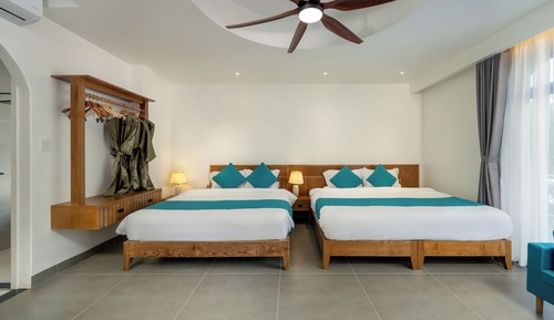 Habitación triple superior, balcón