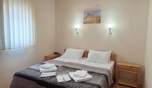 Habitación estándar con 1 cama doble o 2 individuales, vistas a la ciudad