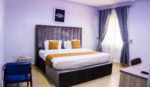 Habitación económica, balcón, vistas a la ciudad