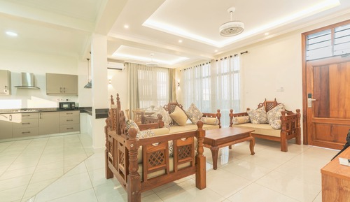 Ático ejecutivo, 3 habitaciones, vistas a la piscina